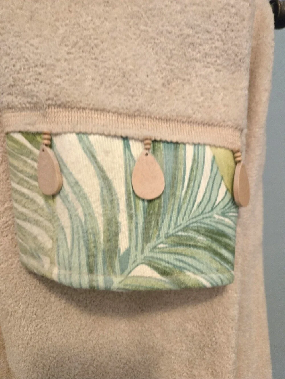 Avanti Linens Beige Tropical Print Decorative Bath Towel Set 6-pc Set.